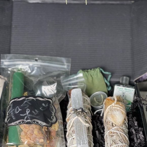 Fast Money Drawing Boxed Mojo Set with Aventurine, Selenite, & Citrine Crystals - Picture 10 of 10